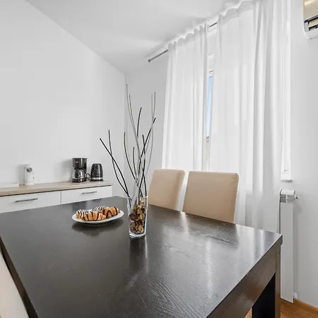 Neea Apartment *