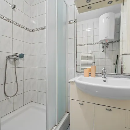 Neea Apartment *