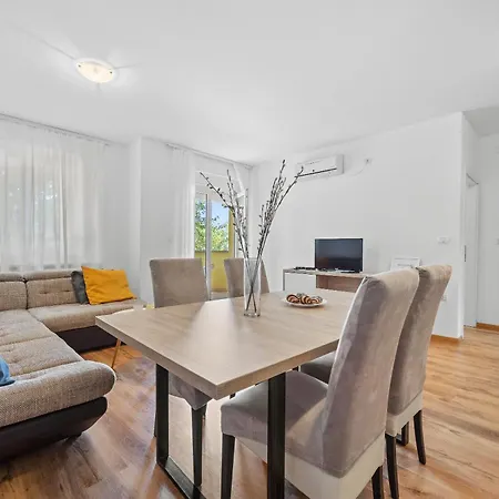 Neea Apartment *