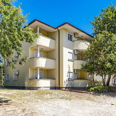Neea Apartment *