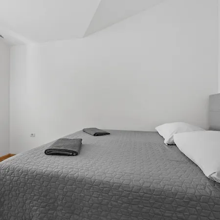 Neea Apartment *