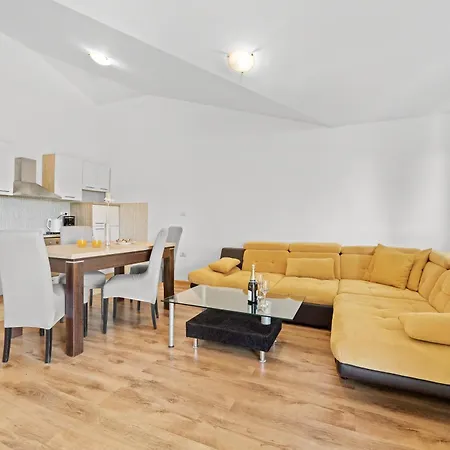 Neea Apartment *